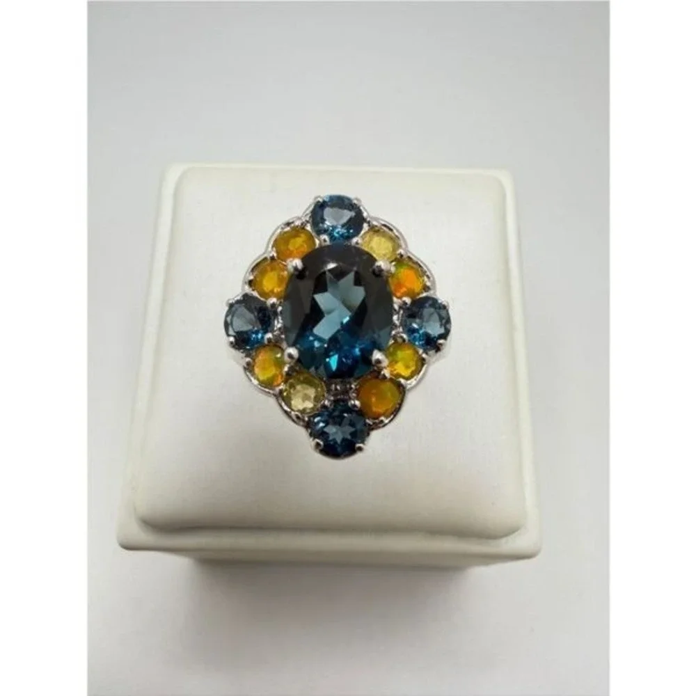 Stunning oval cut, faceted London Blue topaz and opal accent, 925 ring!